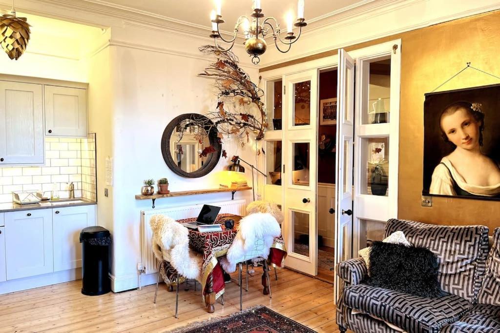 Holyrood Park: Lush & Arty 2 Double Bed Flat Lägenhet Edinburg Exteriör bild