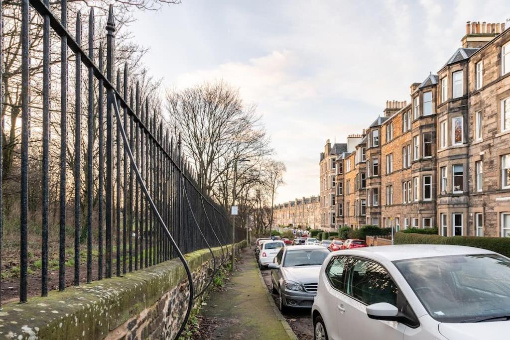 Holyrood Park: Lush & Arty 2 Double Bed Flat Lägenhet Edinburg Exteriör bild