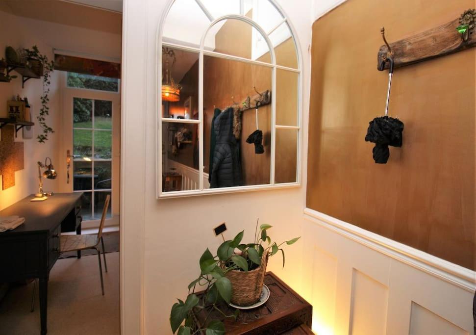 Holyrood Park: Lush & Arty 2 Double Bed Flat Lägenhet Edinburg Exteriör bild
