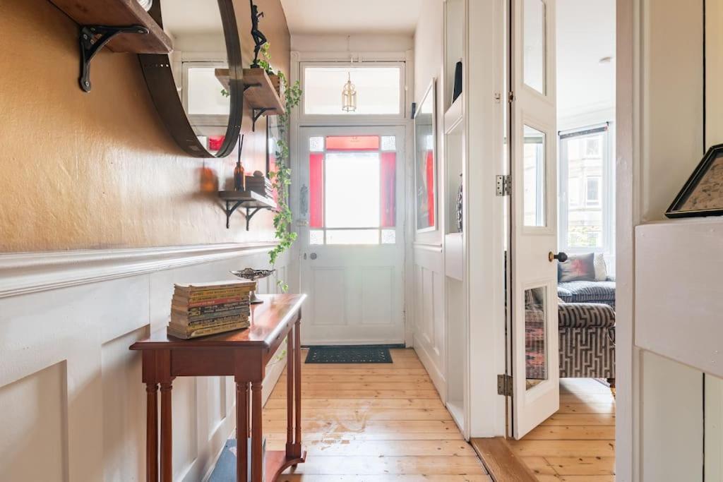 Holyrood Park: Lush & Arty 2 Double Bed Flat Lägenhet Edinburg Exteriör bild