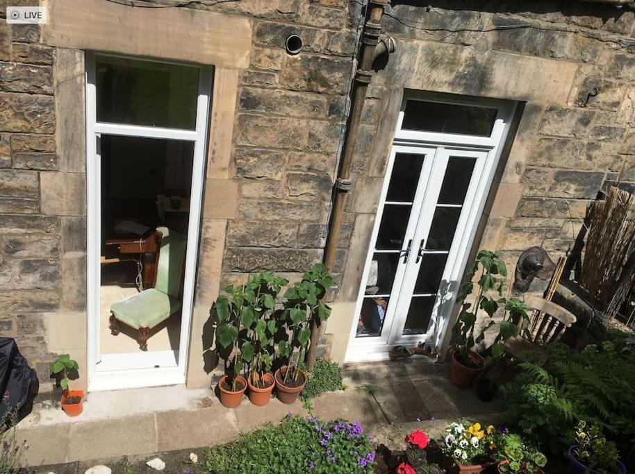 Holyrood Park: Lush & Arty 2 Double Bed Flat Lägenhet Edinburg Exteriör bild