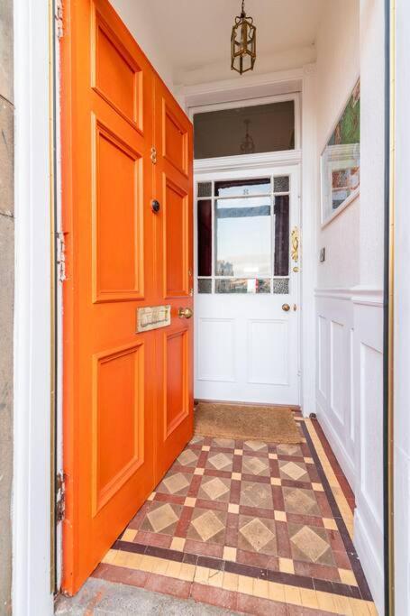 Holyrood Park: Lush & Arty 2 Double Bed Flat Lägenhet Edinburg Exteriör bild