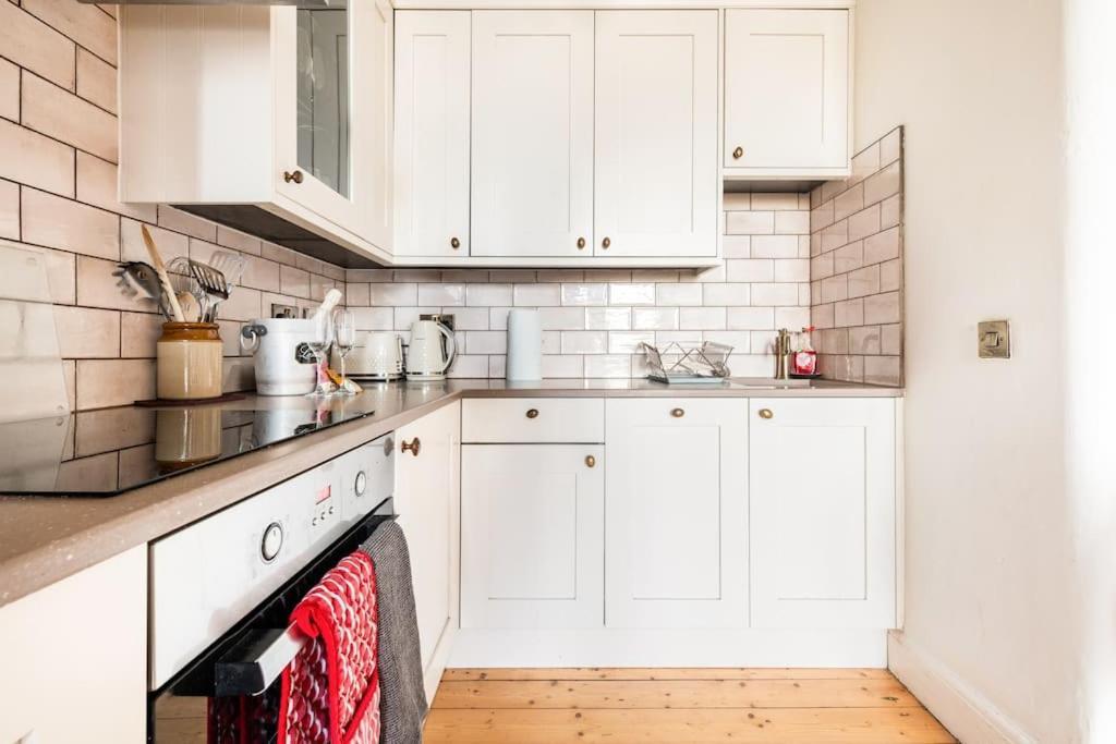 Holyrood Park: Lush & Arty 2 Double Bed Flat Lägenhet Edinburg Exteriör bild