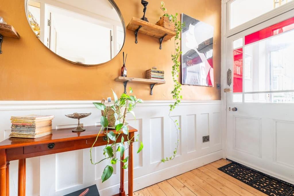 Holyrood Park: Lush & Arty 2 Double Bed Flat Lägenhet Edinburg Exteriör bild