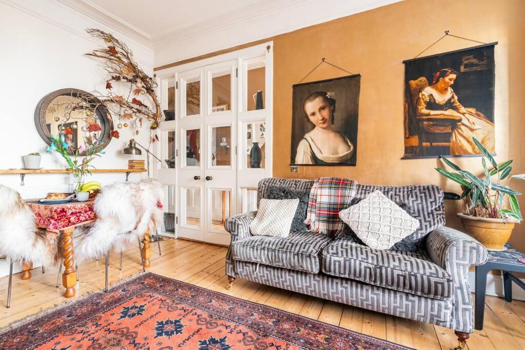 Holyrood Park: Lush & Arty 2 Double Bed Flat Lägenhet Edinburg Exteriör bild