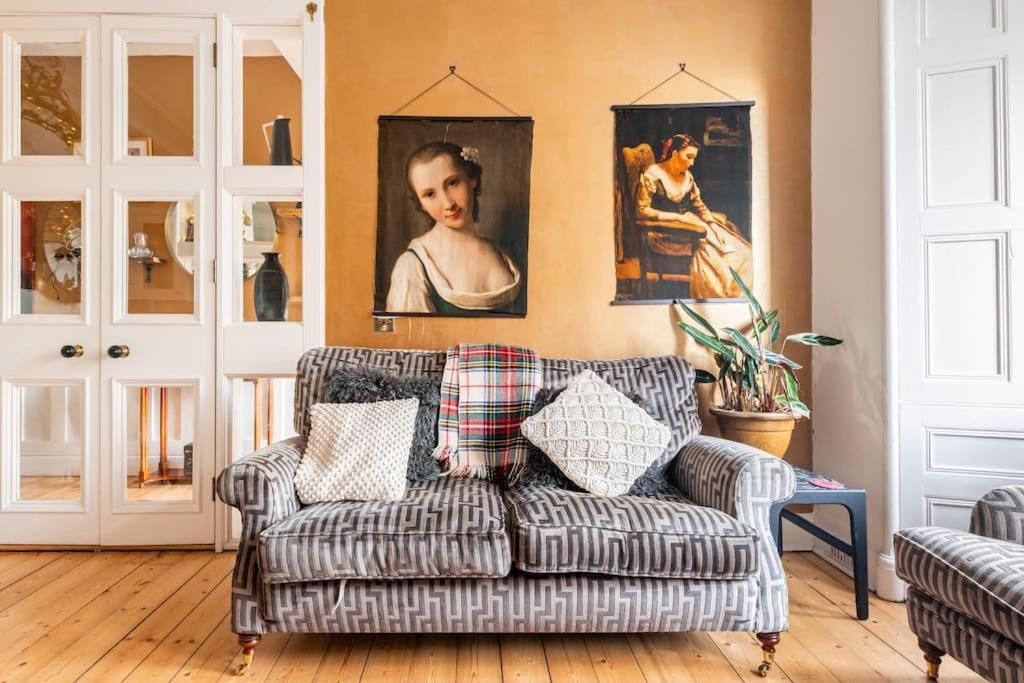 Holyrood Park: Lush & Arty 2 Double Bed Flat Lägenhet Edinburg Exteriör bild