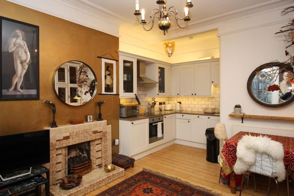 Holyrood Park: Lush & Arty 2 Double Bed Flat Lägenhet Edinburg Exteriör bild