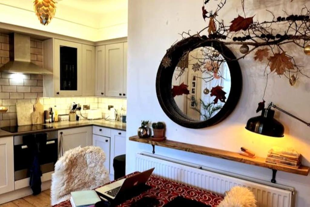 Holyrood Park: Lush & Arty 2 Double Bed Flat Lägenhet Edinburg Exteriör bild