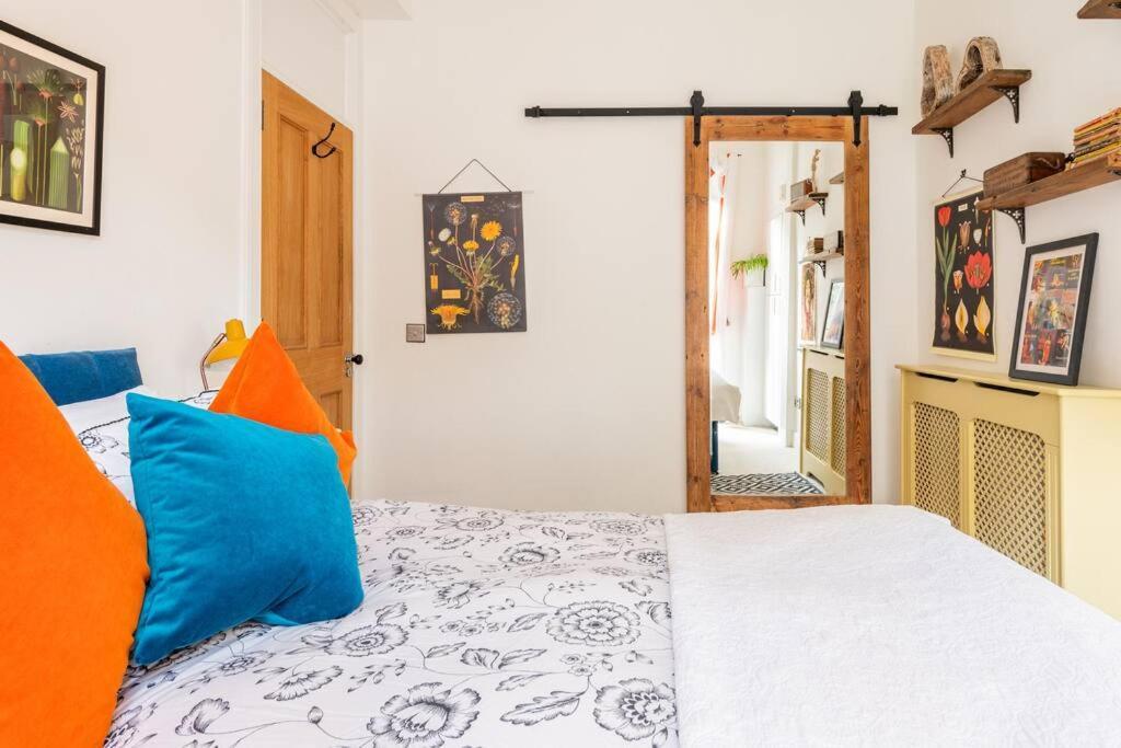 Holyrood Park: Lush & Arty 2 Double Bed Flat Lägenhet Edinburg Exteriör bild