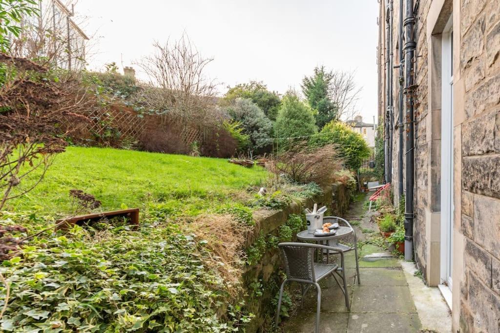 Holyrood Park: Lush & Arty 2 Double Bed Flat Lägenhet Edinburg Exteriör bild