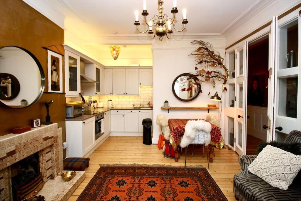 Holyrood Park: Lush & Arty 2 Double Bed Flat Lägenhet Edinburg Exteriör bild